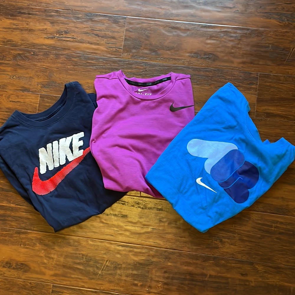 3 Mens Sm Nike T-shirts Bundle